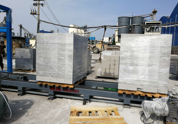 小型磚廠(chǎng)手動(dòng)打包加氣磚，加氣打包機(jī)的使用