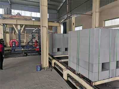 如何選擇適合加氣磚無(wú)托盤(pán)打包的包裝機(jī)械設(shè)備？